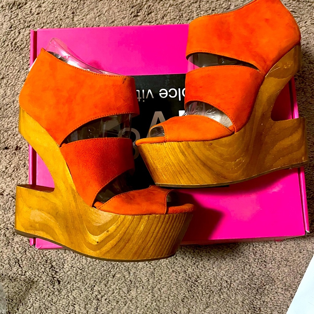 DV8 Dolce Vita Julia Coral Suede Wood Wedge 8.5